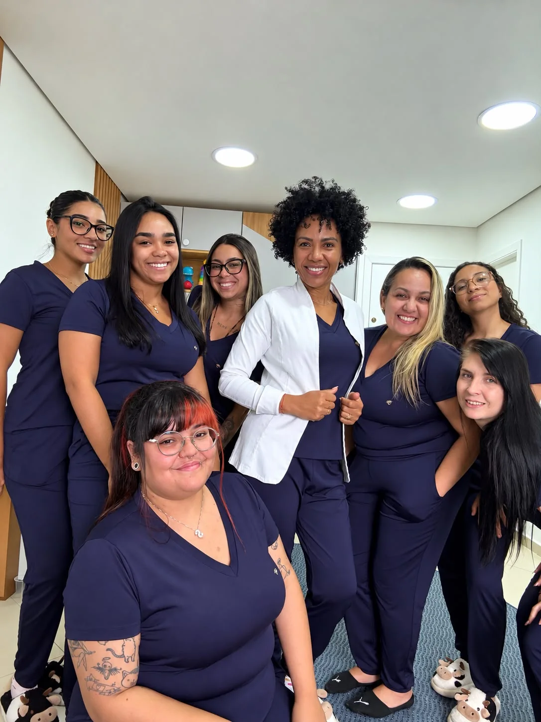 Integrantes da Equipe ABA Clínica Escola reunidas em uma fotografia.